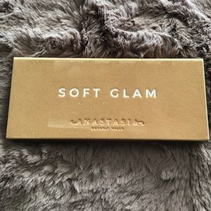 Anastasia soft glam palette